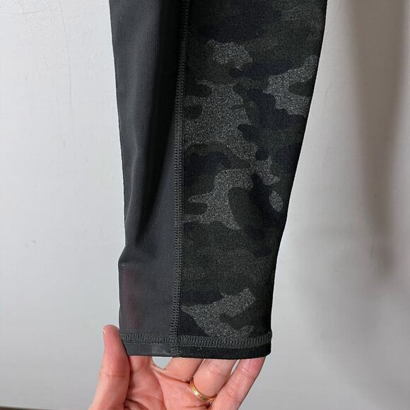 Power Hold by Fabletics Women's Athletic Leggings S Green Camo Print Mesh Insert - Picture 4 of 9
